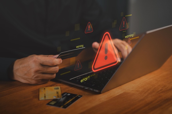 https://www.emargence.fr/wp-content/uploads/2026/07/Shutterstock_fraudecomptepro.jpg