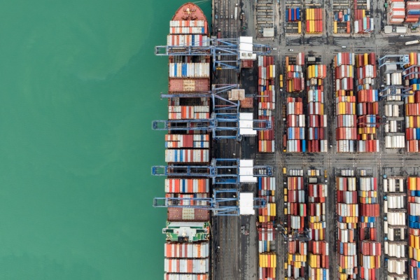 https://www.emargence.fr/wp-content/uploads/2026/07/Shutterstock_loinarcotraficportuaire.jpg