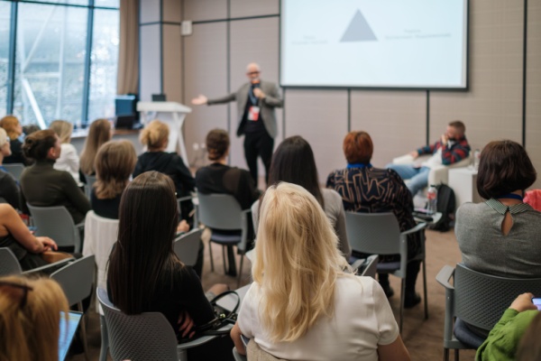https://www.emargence.fr/wp-content/uploads/2026/07/Shutterstock_organismeformation.jpg