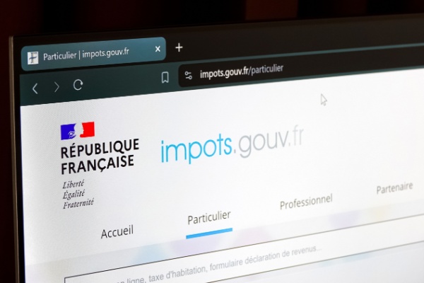 https://www.emargence.fr/wp-content/uploads/2026/07/Shutterstock_servicecorrectionligne.jpg
