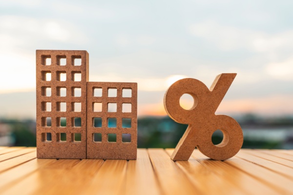 https://www.emargence.fr/wp-content/uploads/2026/07/Shutterstock_taxeimmeuble.jpg