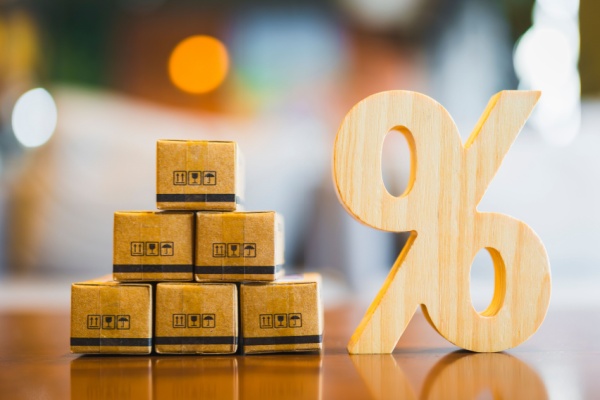 https://www.emargence.fr/wp-content/uploads/2026/07/Shutterstock_taxepetitcolisEU.jpg