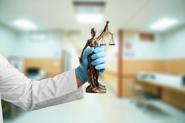 https://www.emargence.fr/wp-content/uploads/2026/09/shutterstock_codedeontologiemedicale.jpg