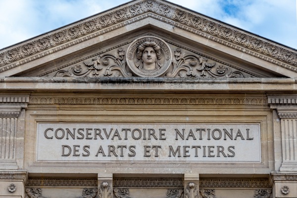 https://www.emargence.fr/wp-content/uploads/2026/09/shutterstock_etabenseignementculture.jpg