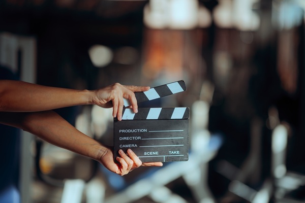 https://www.emargence.fr/wp-content/uploads/2026/09/shutterstock_procductioncinema.jpg
