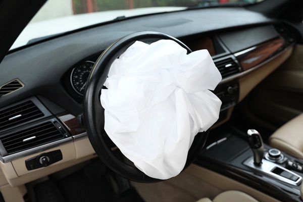 https://www.emargence.fr/wp-content/uploads/2026/10/shutterstock_airbag.jpg